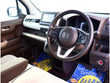 『1台』のお車に対して、3名体制で日々議論を重ね仕入れを行っております。