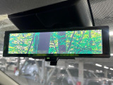 【インテリジェントルームミラー】後席の大きな荷物や同乗者で後方が確認しづらい時でも安心!カメラが撮影した車両後方の映像をルームミラー内に表示。クリアな視界で状況の確認が可能です!