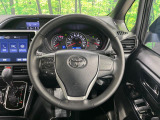 【純正革巻きステアリング】上質な革を使用することで、手にしっかり馴染みとても運転しやすいハンドルです♪