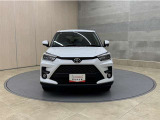 お車購入のポイントとなるフロントマスクです!シャープな目つきが印象的なデザインのヘッドランプです。