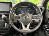 インテリアに合わせたデザインのステアリングは、運転される方のことも考え、運転しやすい形状、大きさです。是非一度、実際に触ってお確かめください。