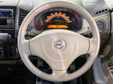 インテリアに合わせたデザインのステアリングは、運転される方のことも考え、運転しやすい形状、大きさです。是非一度、実際に触ってお確かめください。