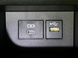 【充電用USB端子】デバイスの充電に便利です。※実際の接続端子は写真で確認or店舗までご気軽にお問合せください♪