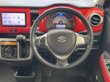 【革巻きステアリング】本革仕様で高級感あふれるハンドルです。使えば使うほど味が出てくるので段々と愛着が湧いてくるのはレザー素材ならではです!