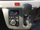 オートエアコンで夏も冬も快適な車内空間を。