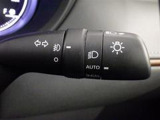 【オートライト】車外の明るさに応じて、自動的にライトの点灯・消灯をしてくれます。