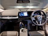 ☆センターパネルを運転席側に僅かに傾けたBMW独特のインパネ☆【駆け抜ける歓び】はここからもスタートしております☆