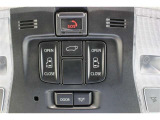 左右パワースライドドア&パワーバックドアスイッチ運転席助手席両側から操作できます。