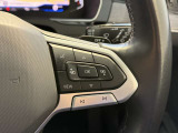 液晶メーターの操作ボタンです。車両情報やオーディオ、スピードメーターなどお好みの表示で設定いただけます。