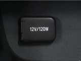 専用ソケットをご用意して頂くとスマートフォン等の充電が出来、便利です。