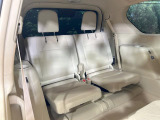 床下収納式のサードシートです。座席部分をコンパクトに収納でき、広大な荷室スペースとしてお使いいただけます!乗車人数や荷物の量など利用シーンに合わせて3列目を有効活用でき、とっても便利♪