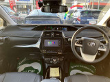 高いホールド性で運転姿勢が安定します。長距離ドライブでも疲れにくいのが魅力です。快適なドライビングライフをお送りください♪