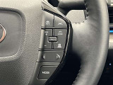 右側のステアリングスイッチではトヨタセーフティセンスなどの運転支援系と、オーディオの操作が出来るようになっています!