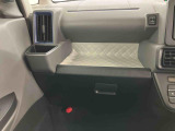 たとえばダイハツのお店にある、たくさんのスマアシ搭載車は、正常に作動する事をしっかり確認します。