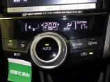 オートエアコンで快適な室内です。