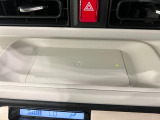 置くだけ充電機能付きです(^^♪