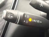 ●ディストロニックプラス:都市、郊外、高速道路などの走行時に、ステレオマルチパーパスカメラとレーダーセンサーにより、前走車を認識して速度に応じた車間距離を維持する次世代のクルコン!