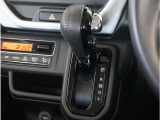 【シフトレバー】シフトもとても操作しやすいデザインになっております。運転する人の事を第一に考えた操作性の高い仕様です。