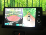 【マルチビューカメラシステム】専用のカメラにより、上から見下ろしたような視点で360度クルマの周囲を確認することができます☆死角部分も確認しやすく、狭い場所での切り返しや駐車もスムーズに行えます。