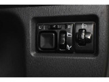 狭い場所も苦になりません。電動格納ドアミラー装備。
