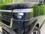 【LEDヘッドライト】悪天候や夜間走行時も良好な視界を確保し安心して運転できる高輝度LEDヘッドライトを装備!点灯速度が早く、消費電力も抑えられています。