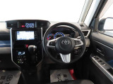 運転に集中しやすいコックピット。視線を前方に誘導する、トップマウントメーターを起点とし、安全確認がしやすく、運転に集中できる構成に。最大限走りの良さを楽しむことができます。