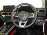 運転席まわりです。 各操作スイッチは使いやすい位置に配置されてます。