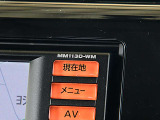 三菱純正ナビゲーションのMM113D-WMが付いています。