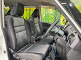 運転席シート廻りは使用感も少なく、良好な状態となっています。前オーナー様が丁寧に使っていたことがよくわかりますね。