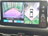 【マルチビューカメラシステム】専用のカメラにより、上から見下ろしたような視点で360度クルマの周囲を確認することができます☆死角部分も確認しやすく、狭い場所での切り返しや駐車もスムーズに行えます。