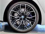 【BMWアロイホイル】軽量かつ強度に拘ったアロイホイル。走行性能ポテンシャルを引き出す設計。車の足元を引き締めてくれる大きなポイントはアロイホイルです。