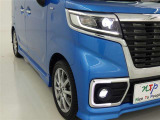 フォグランプ装着車です。暗い夜道の車両前方を明るく照らします