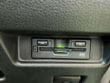 ETC車載器もビルトインタイプで取り付けられておりますので、高速道路の料金所をストレスなく通過して頂けます♪最近ではマストのアイテムですね!