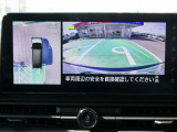 自車を真上から見下ろすように映し出すので周囲の状況が分かるアラウンドビューモニター搭載。フロントカメラとしても使用できます。車庫入れなど苦手な人の頼りになる助っ人です。