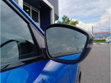 サイドミラーには後方のお車をおしらせ機能も!