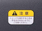 最も気になる室内は、特にこだわってクリーニングしております。マットやシートだけではなく、エアコンの吹き出し口やドアノブの隙間など、様々なブラシや道具を使い分けて、隅々までクリーニングしております。