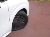 185/60R16タイヤ+スタイリッシュな専用ホイールカバーです。スタッドレスタイヤや各種オプションのご注文も承っております(^^)/