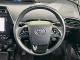 【純正革巻きステアリング】上質な革を使用することで、手にしっかり馴染みとても運転しやすいハンドルです♪