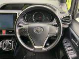 【純正革巻きステアリング】上質な革を使用することで、手にしっかり馴染みとても運転しやすいハンドルです♪