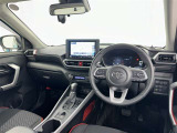 運転席まわりです。 各操作スイッチは使いやすい位置に配置されてます。