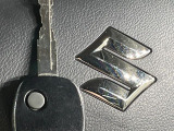 【キーレス】少し離れた場所からでもボタン一つでドアの開錠・施錠ができるのでとっても便利!ドアの鍵穴周りに傷をつけることもありません♪