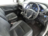 シンプルで使いやすいデザインの運転席です。