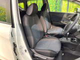 運転席シート廻りは使用感も少なく、良好な状態となっています。前オーナー様が丁寧に使っていたことがよくわかりますね。