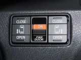 スマートキーや運転席のスイッチで後席両側スライドドアの開閉が可能♪電動だから力を入れてドアを開ける必要が無く、小さなお子様でも簡単に開け閉めでき快適です♪