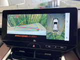 【パノラミックビューモニター】専用のカメラにより、上から見下ろしたような視点で360度クルマの周囲を確認することができます☆死角部分も確認しやすく、狭い場所での切り返しや駐車もスムーズに行えます。