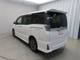 展示車はお客様のお住いの近くのネッツトヨタ石川のお店まで移動も可能です。最寄りの店舗までお気軽にご相談ください。