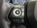 ステアリングには運転中でも簡単に操作できる各種スイッチついてます