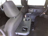 ゆとりある広々とした車内空間は、ドライブを始め買い物やレジャーなど、幅広く活躍します。一人でもみんなとでもお出かけを楽しみましょう!