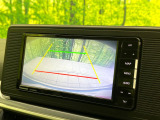 【バックカメラ】駐車時に後方がリアルタイム映像で確認できます。大型商業施設や立体駐車場での駐車時や、夜間のバック時に大活躍!運転スキルに関わらず、今や必須となった装備のひとつです!