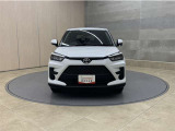 お車購入のポイントとなるフロントマスクです!シャープな目つきが印象的なデザインのヘッドランプです。